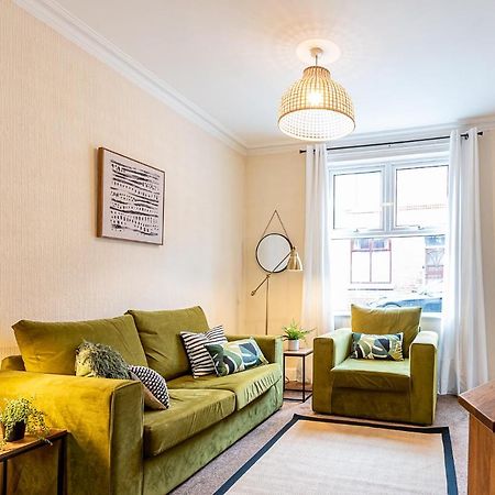 2 Bed, Up To 6 Guests Near Chester City Centre Bagian luar foto