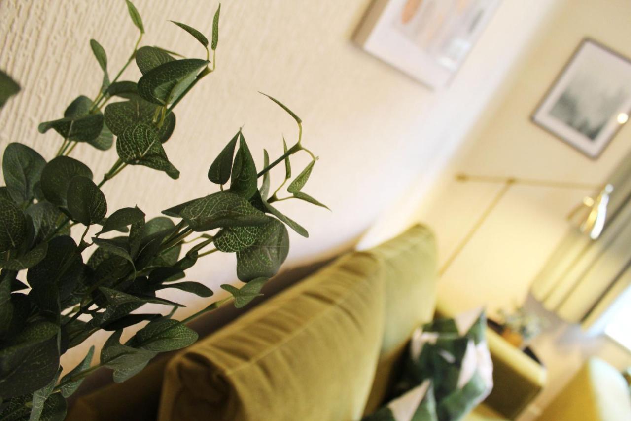 2 Bed, Up To 6 Guests Near Chester City Centre Bagian luar foto