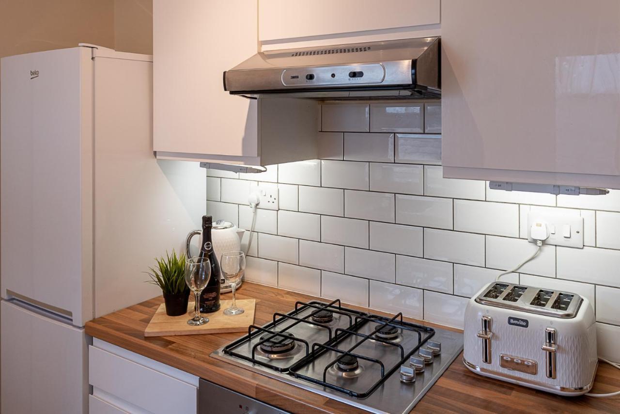 2 Bed, Up To 6 Guests Near Chester City Centre Bagian luar foto