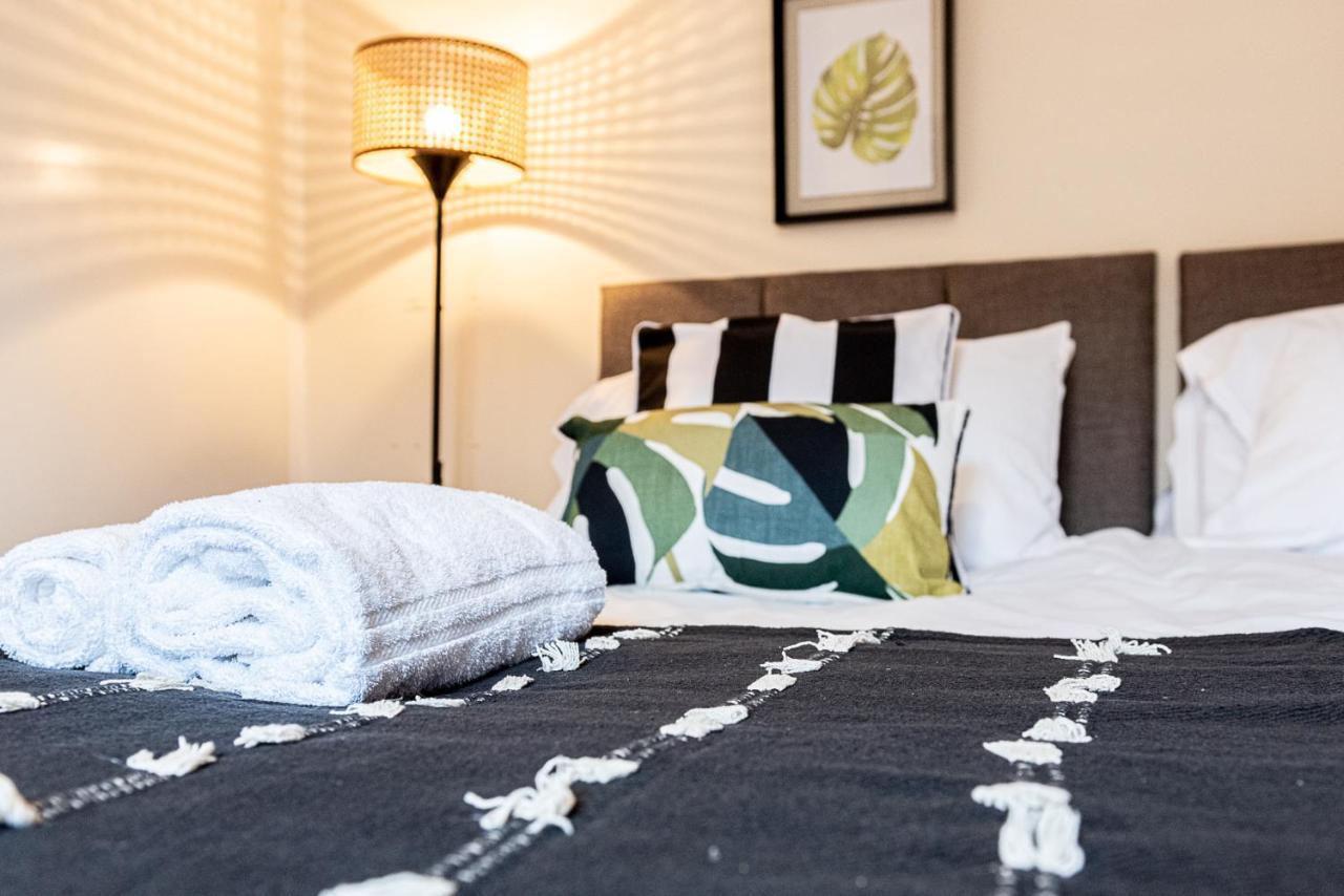 2 Bed, Up To 6 Guests Near Chester City Centre Bagian luar foto
