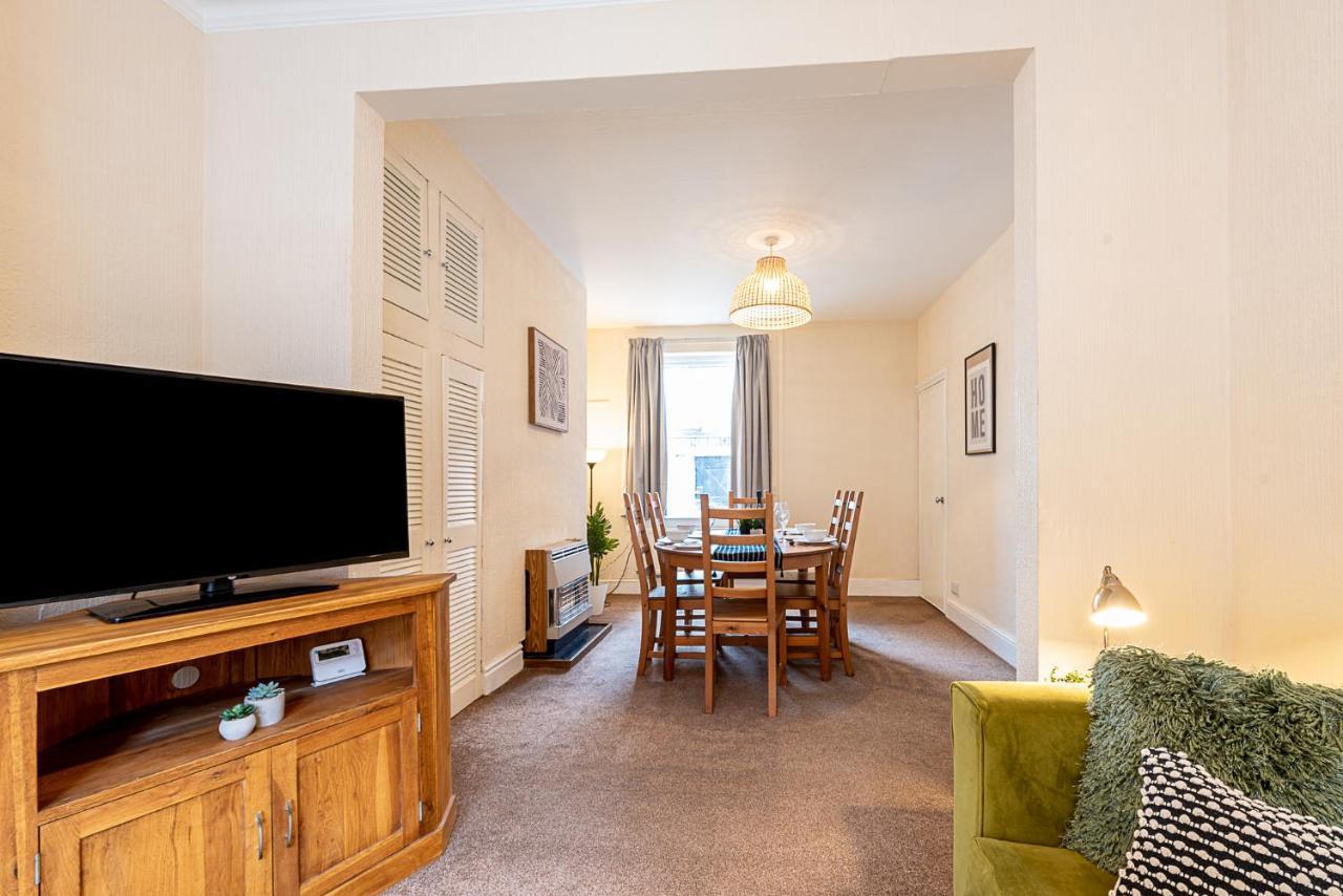 2 Bed, Up To 6 Guests Near Chester City Centre Bagian luar foto